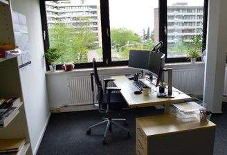 Schreibtischplatz im 3er-Büro
