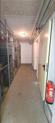 Keller links Wohnungsmieter