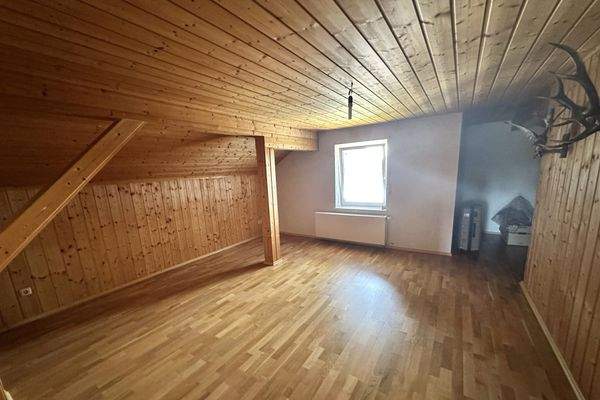 teilw. ausgebautes Dachgeschoss