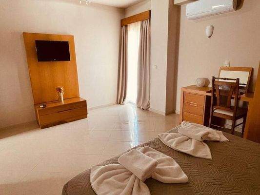 Kreta, Platanias: Luxuriöser 4-Villen-Komplex zu verkaufen, nur wenige Meter vom Meer entfernt!