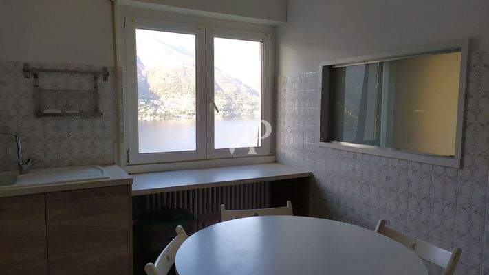 Vista lago finestra cucina