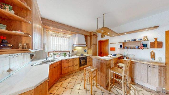 Küche mit Speisekammer EG