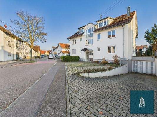 Hausansicht + TG-Einfahrt