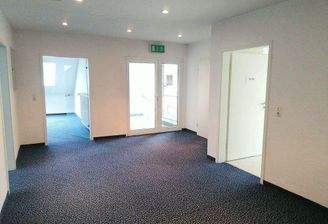 Flur, NEUER FUßBODEN wird verlegt