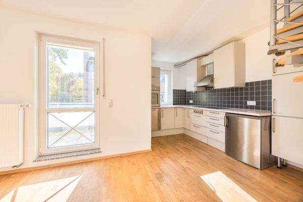 Küchenbereich mit Zugang auf Südbalkon