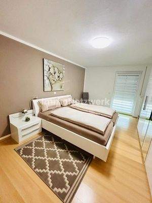  OG Schlafen mit Zugang zum Balkon