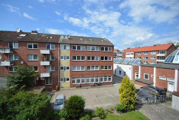 Blick aus dem Haus in den Innenhof