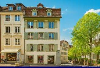 Aussenansicht - Gebäudeansicht - Eingangsbereich