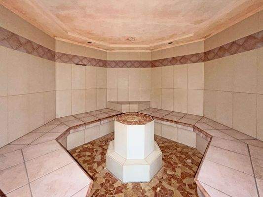 Dampfsauna im Wellnessbereich 
