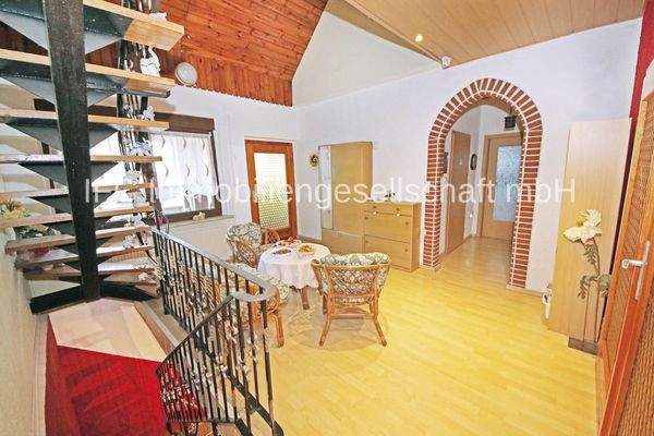 Diele im EG mit Kellerzugang