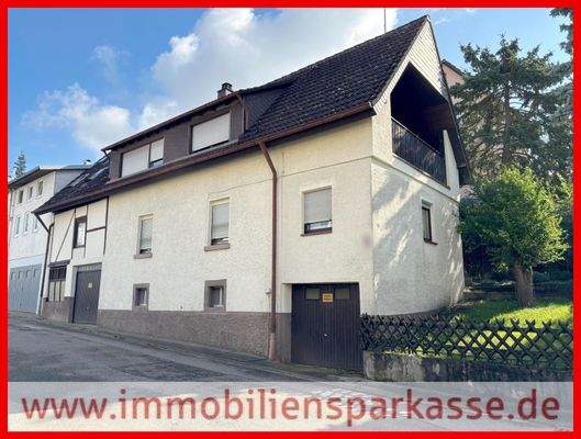 Außenansicht des Gebäudes von der Straßenseite