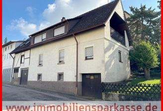 Außenansicht des Gebäudes von der Straßenseite