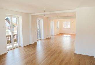 Blick von Wohnzimmer zum Essbereich