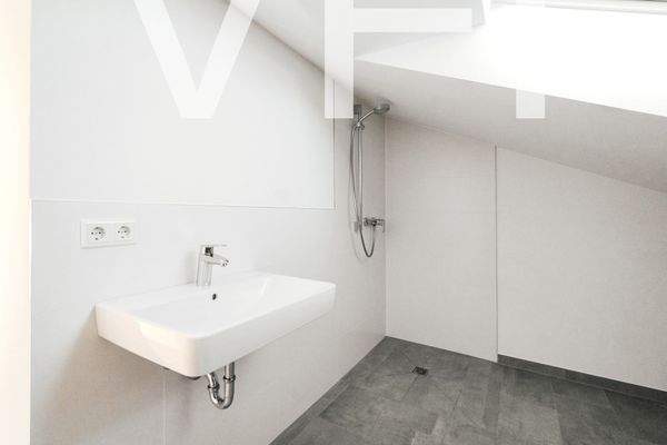 Bad mit Dusche 2. Stock  