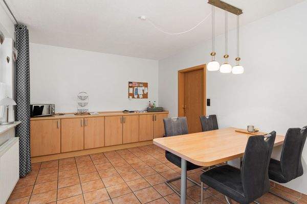 Geräumiger Essbereich neben Küche 15,61 m²