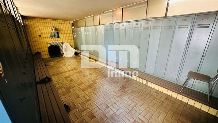 2. OG Bürogebäude Umkleidekabine / Lager groß