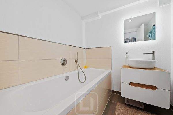 UG I Badewanne & Waschbecken