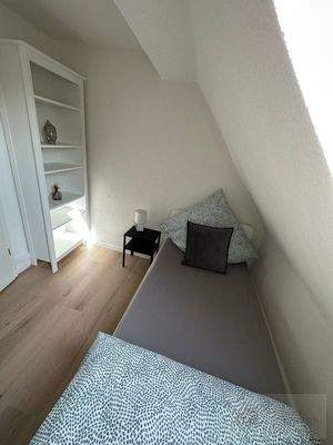 DG - Kinderzimmer/ Büro DG