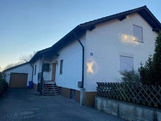 Garage und Eingangsbereich