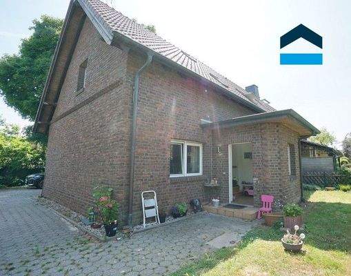 Hauseingang zur Wohnung im OG