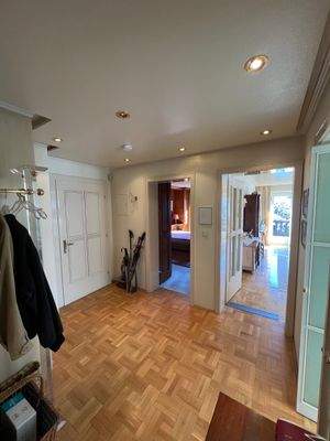 Flur Richtung Schlafzimmer& Wohnzimmer