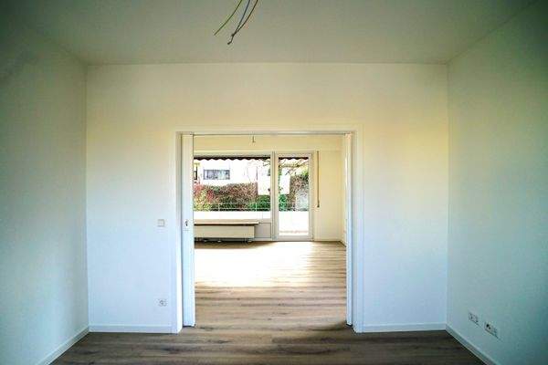 Esszimmer, Blick auf Wohnzimmer.JPG