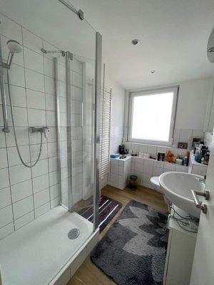 Bad mit Tageslicht im DG