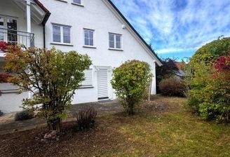 4 - Zimmer im EG und 2 Garagenstellplätze