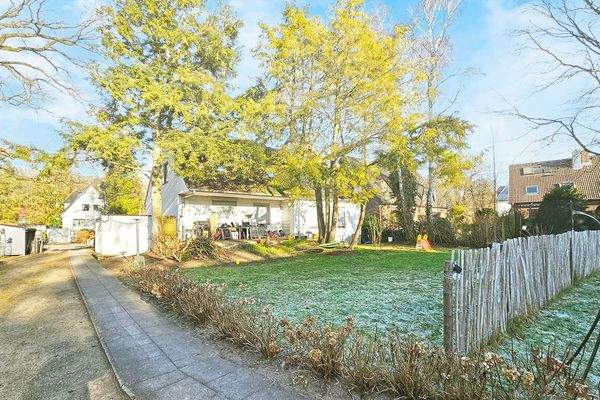 Straße im Norden - Gärten nach Süden - so soll es sein