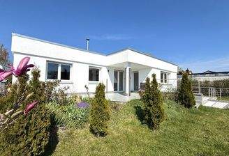Ansicht Bungalow mit Garten