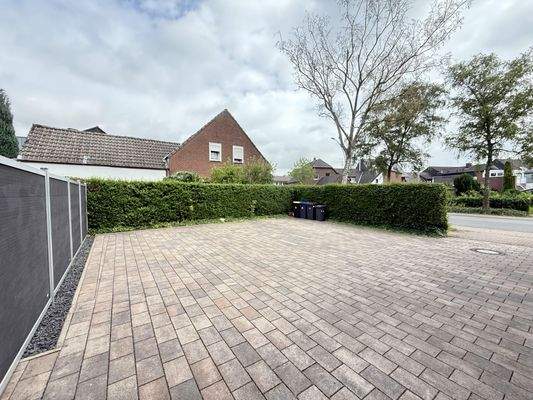 Stellplätze für bis zu 4 Pkw etc.