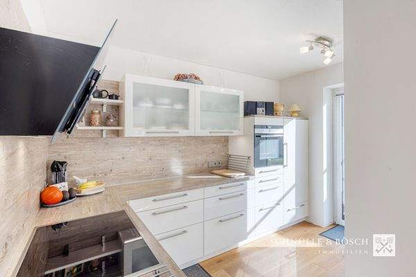 Hochwertige Küche mit Markengeräten