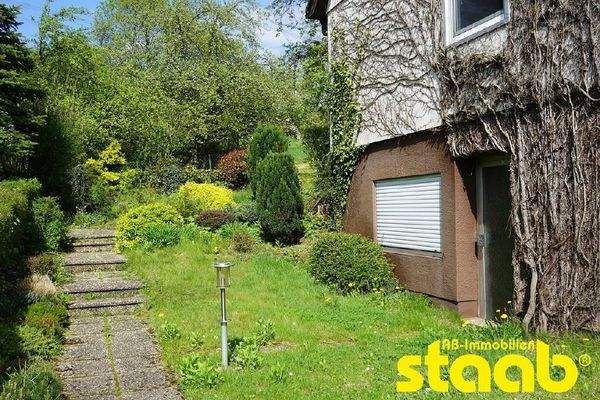 Hanglage - mit Treppenaufgang