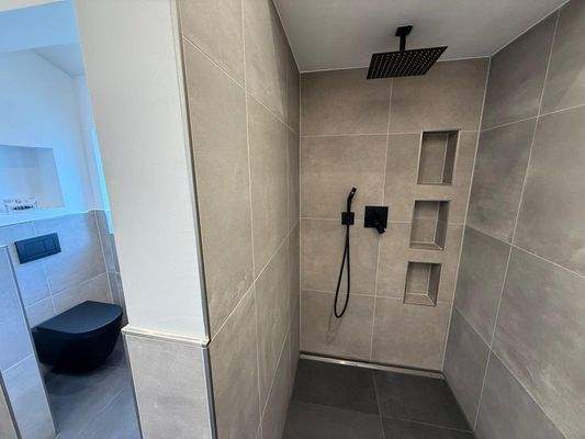 DG: Badezimmer/Dusche