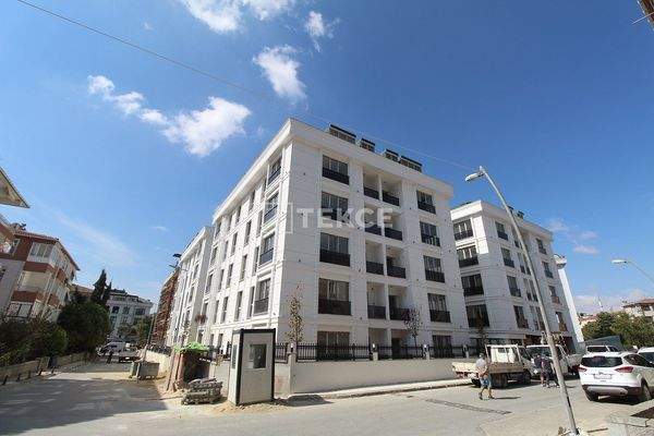 Properties with a Pool 150 m from the Beach in Büyükcekmece