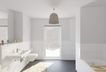 Tageslichtbad mit bodengleicher Dusche und Badewan