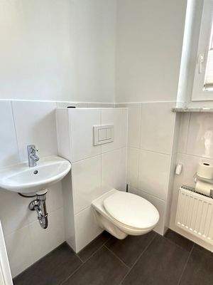 09. separates WC.jpg