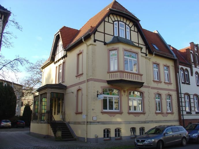 Geräumige 4-Zimmer-Altbauwohnung in der Goethestraße.