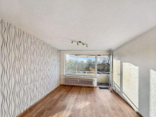 Wohnzimmer mit Balkon