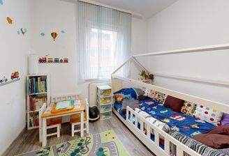 Helles Kinderzimmer