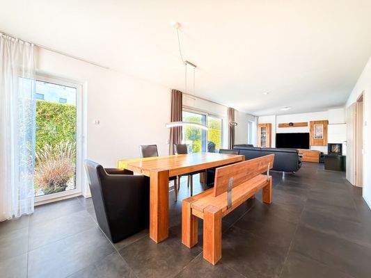 Wohn- und Essbereich mit Terrassenzugang