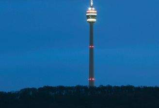 Fernsehturm-stuttgart_by-night.jpg