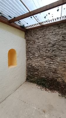 Freisitz Innenhof Naturschiefermauer