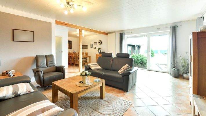  Wohnzimmer mit Essbereich