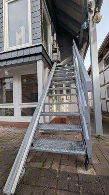 Außentreppe mit Lift