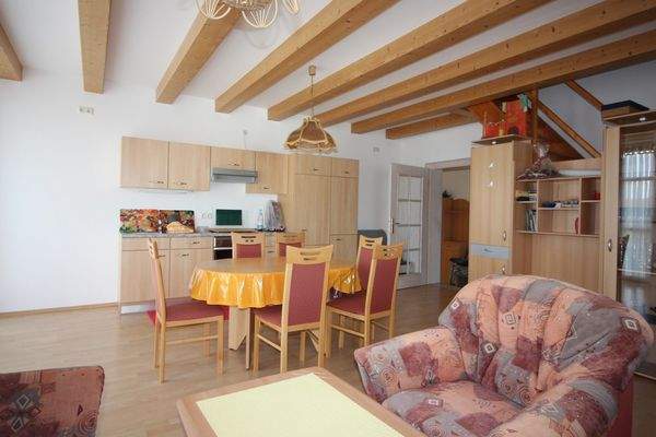 Wohnen / Essen / Kochen W 2 im DG