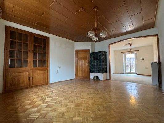 Wohnzimmer mit Blick zum Esszimmer