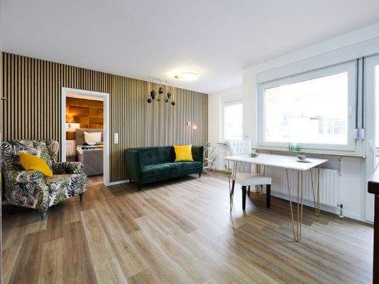 048 Couch, Tisch (1 von 1)