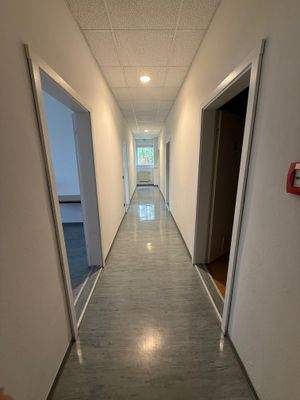 Halle 1 links - Flur OG
