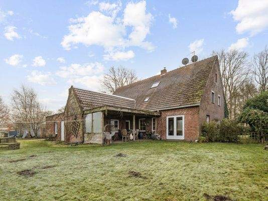 Terrasse und Gartenansicht